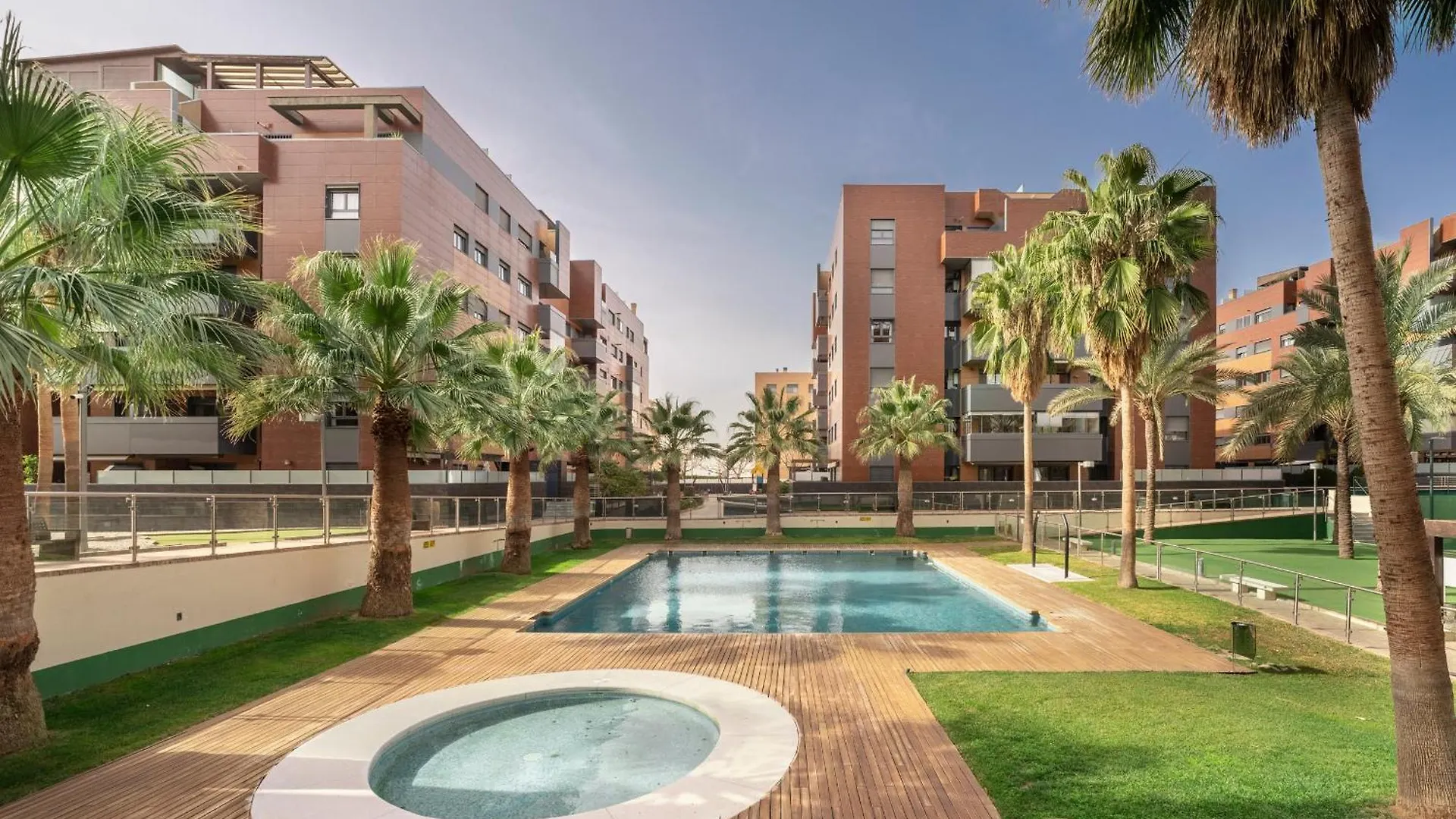 Emir 5B Terraza Piscina Y Parking Incluido contacts