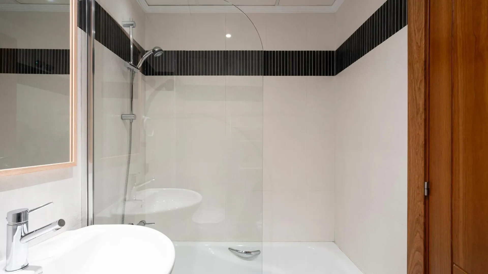 Enjoygranada Emir 5B Terrace And Parking Included Apartment